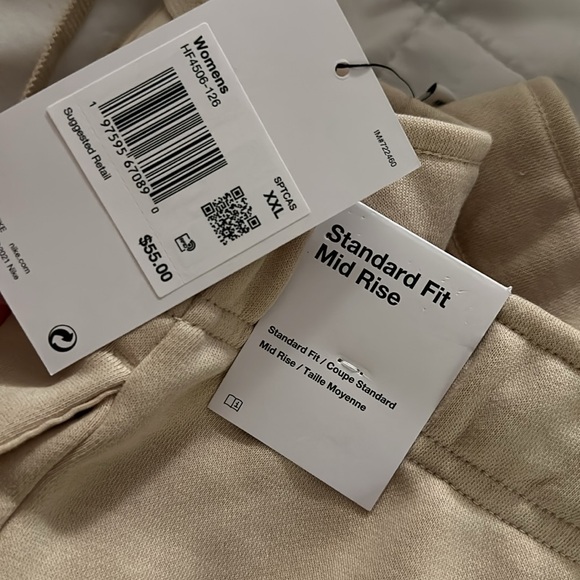 Nike Plus Size Shorts - Picture 3 of 3